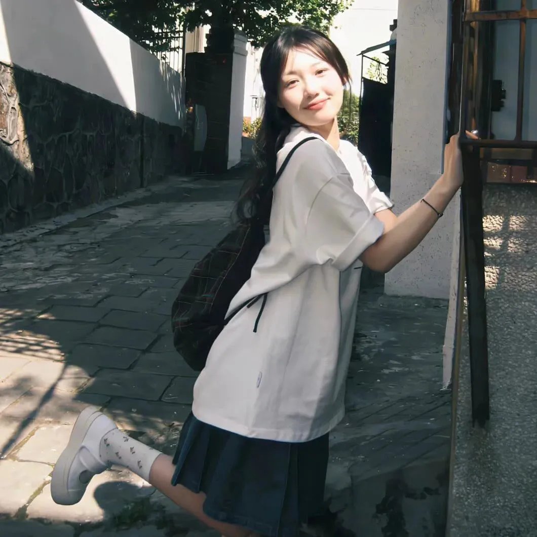 女孩海报